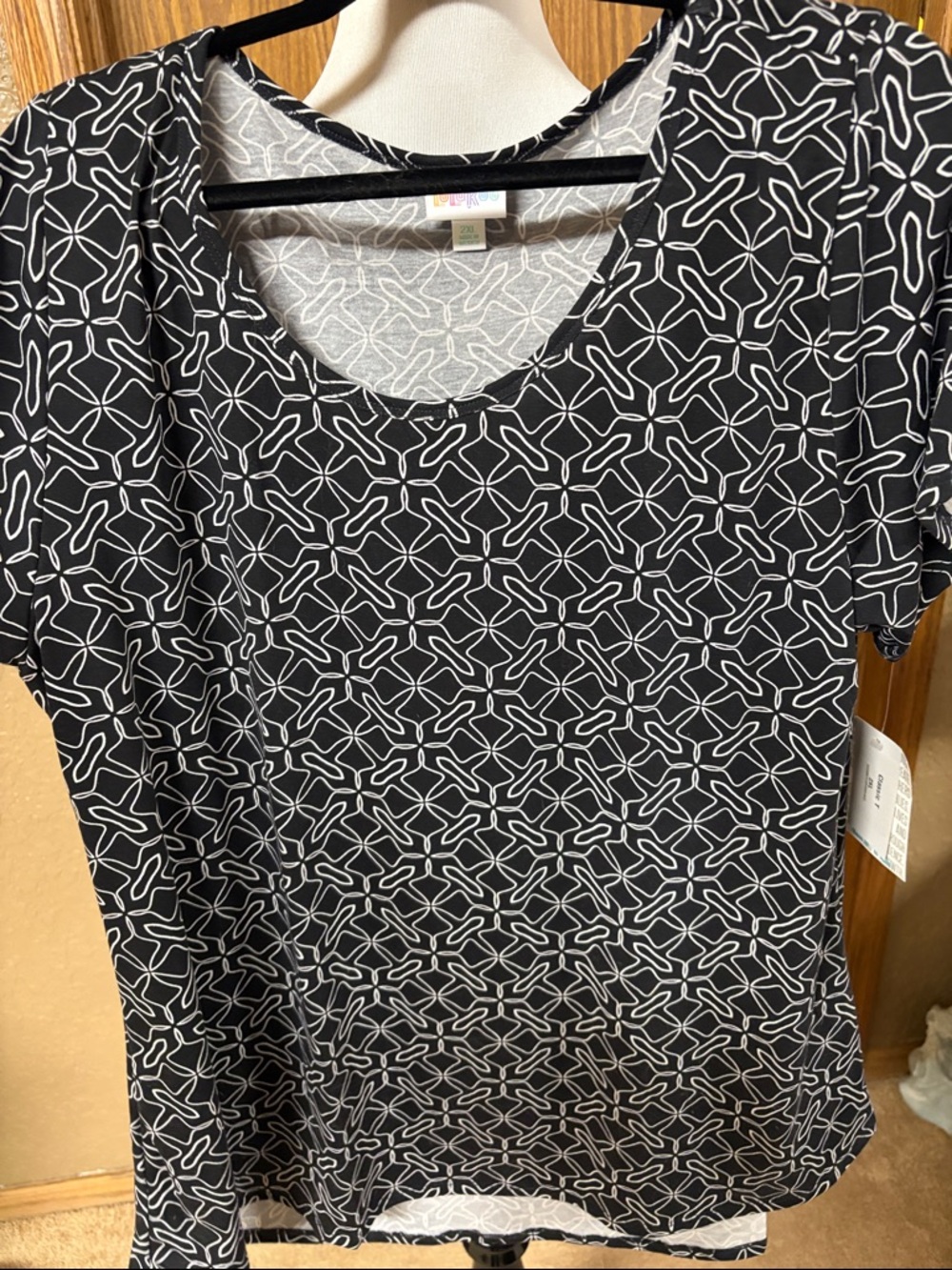 LuLaRoe Black & White Geometric Scoop Neck Tee